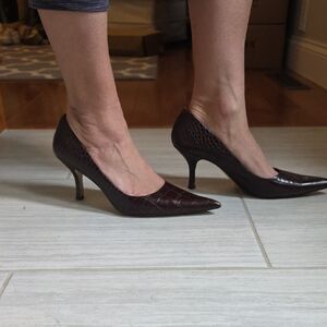 Nine West Dark Brown Croc-Embossed Pointed-Toe Kitten Heels